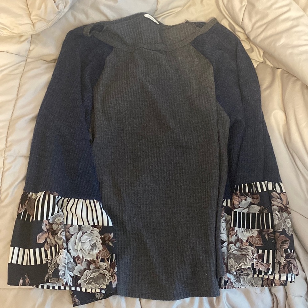 Long sleeve top with wide sleeves